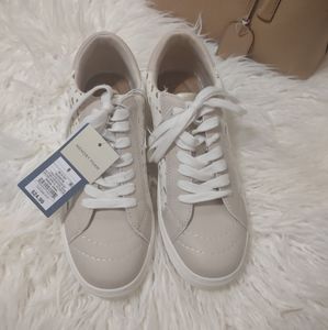 Universal Threads Size 8 Memory From Casual Fashion Sneakers